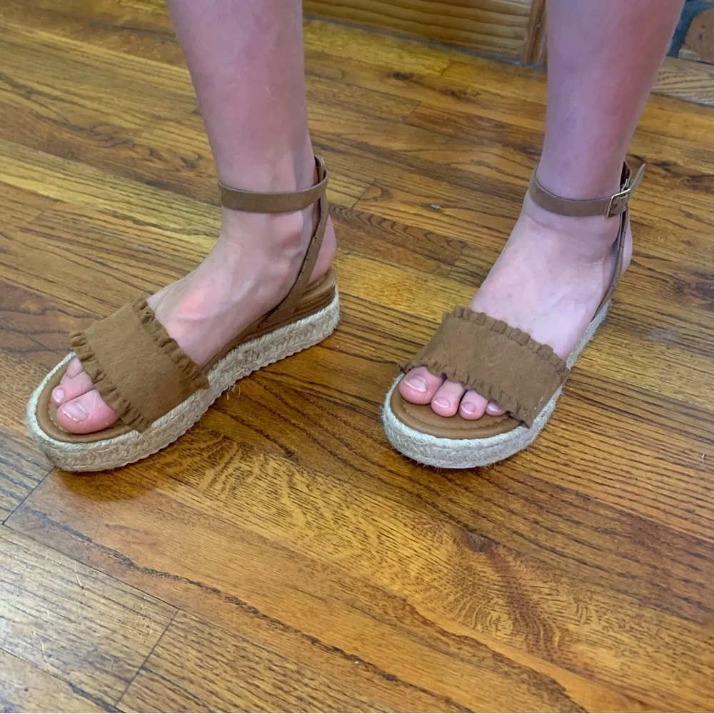 Pierre Dumas Strap Espadrilles Platform Summer Casual Wedges Sandals Shoes
Girls - Picture 4 of 16